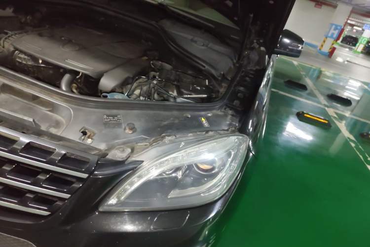 Used Mercedes-Benz M-Class 2012 ML 300 Engine Bay Left