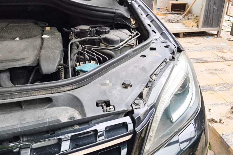 Used Mercedes-Benz M-Class 2012 ML 350 Luxury Edition Engine Bay Left