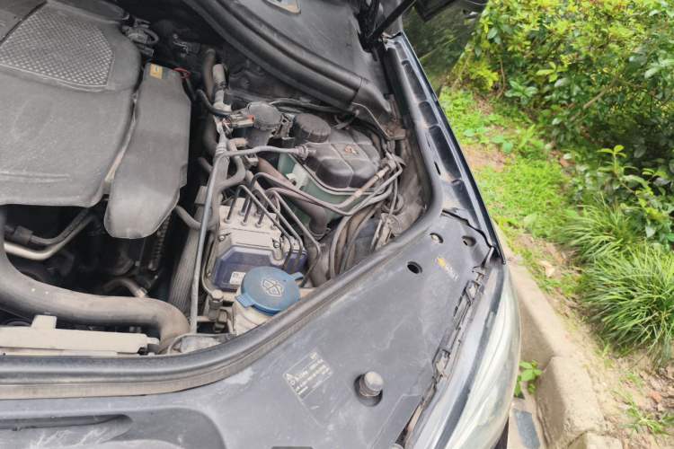 Used Mercedes-Benz M-Class 2012 ML 350 Sport Edition Engine Bay Left