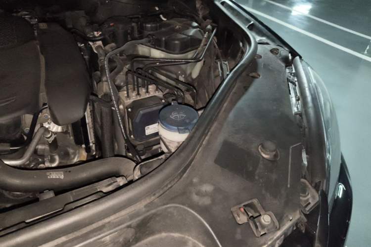 Used Mercedes-Benz M-Class 2012 ML 350 Sport Edition Engine Bay Left