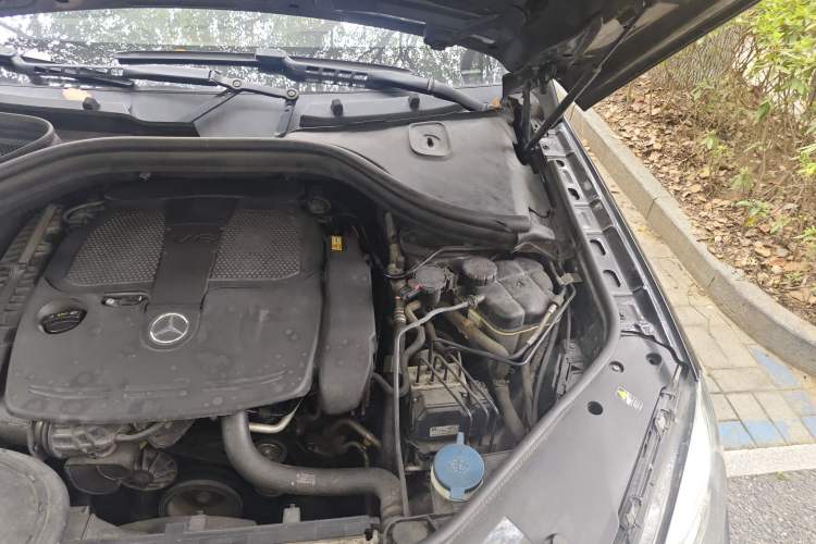 Used Mercedes-Benz M-Class 2012 ML 350 Sport Edition Engine Bay Left