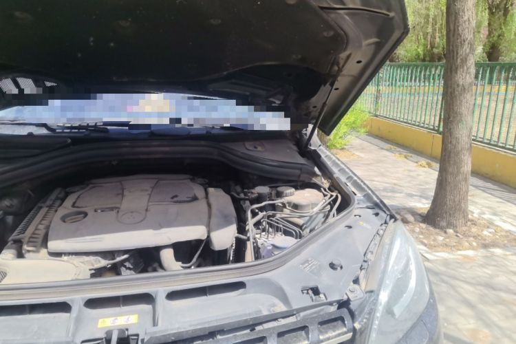 Used Mercedes-Benz M-Class 2012 ML 350 Luxury Edition Engine Bay Left