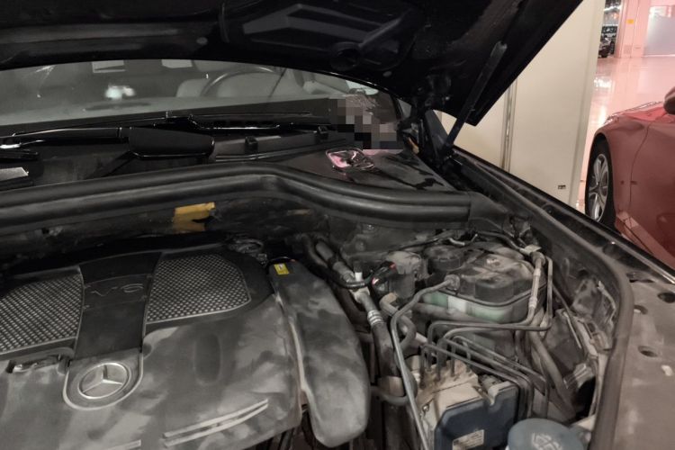 Used Mercedes-Benz M-Class 2012 ML 350 Sport Edition Engine Bay Left