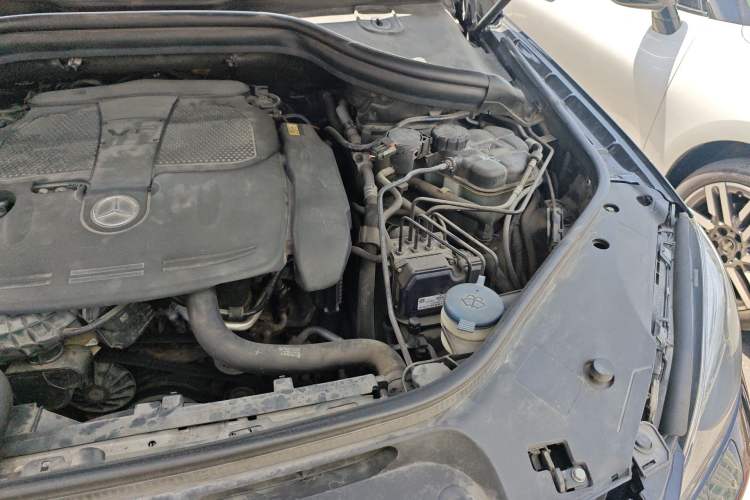 Used Mercedes-Benz M-Class 2012 ML 350 Sport Edition Engine Bay Left