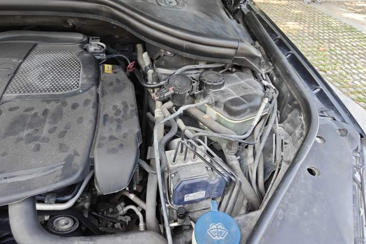 Used Mercedes-Benz M-Class 2012 ML 350 Sport Edition Engine Bay Left
