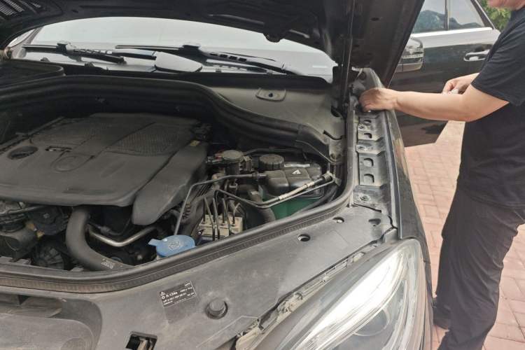 Used Mercedes-Benz M-Class 2012 ML 350 Sport Edition Engine Bay Left