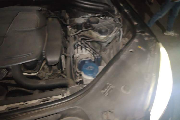 Used Mercedes-Benz M-Class 2012 ML 300 Engine Bay Left