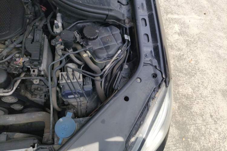Used Mercedes-Benz M-Class 2012 ML 350 Sport Edition Engine Bay Left