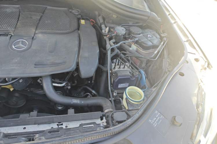 Used Mercedes-Benz M-Class 2012 ML 350 Luxury Edition Engine Bay Left