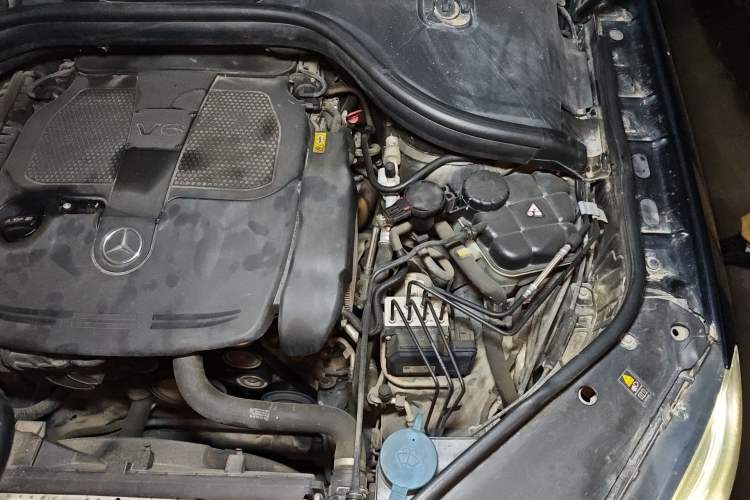 Used Mercedes-Benz M-Class 2012 ML 350 Luxury Edition Engine Bay Left