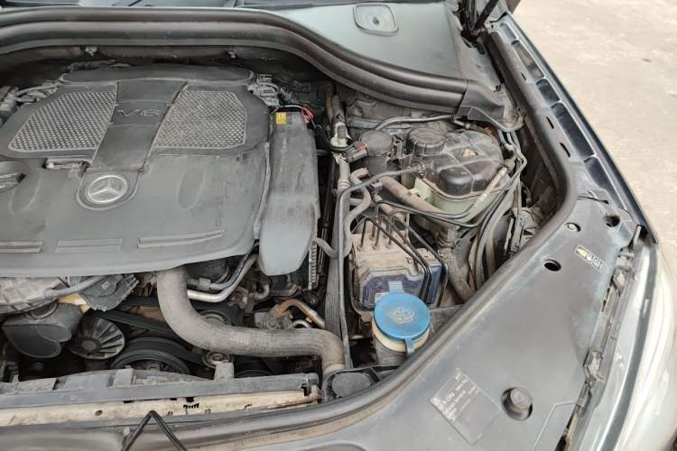 Used Mercedes-Benz M-Class 2012 ML 350 Luxury Edition Engine Bay Left