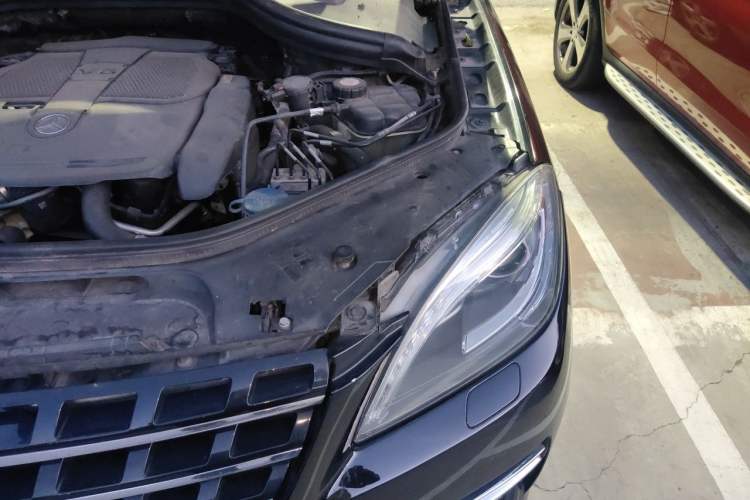 Used Mercedes-Benz M-Class 2012 ML 350 Luxury Edition Engine Bay Left