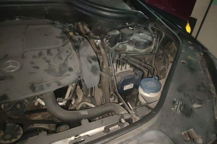 Used Mercedes-Benz M-Class 2012 ML 300 Engine Bay Left