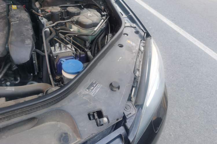Used Mercedes-Benz M-Class 2012 ML 350 Sport Edition Engine Bay Left