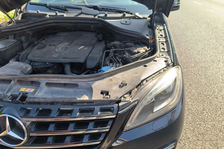 Used Mercedes-Benz M-Class 2012 ML 350 Luxury Edition Engine Bay Left