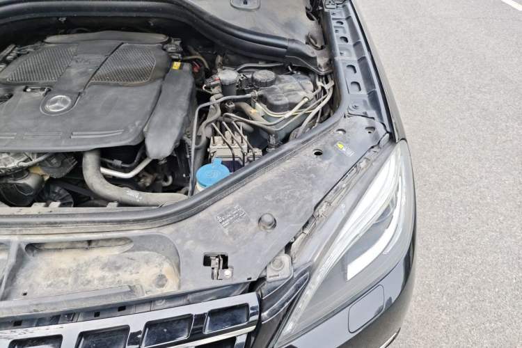 Used Mercedes-Benz M-Class 2012 ML 350 Sport Edition Engine Bay Left