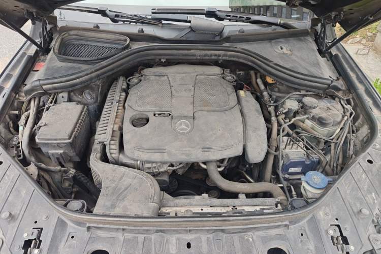 Used Mercedes-Benz M-Class 2012 ML 350 Sport Edition Engine Bay