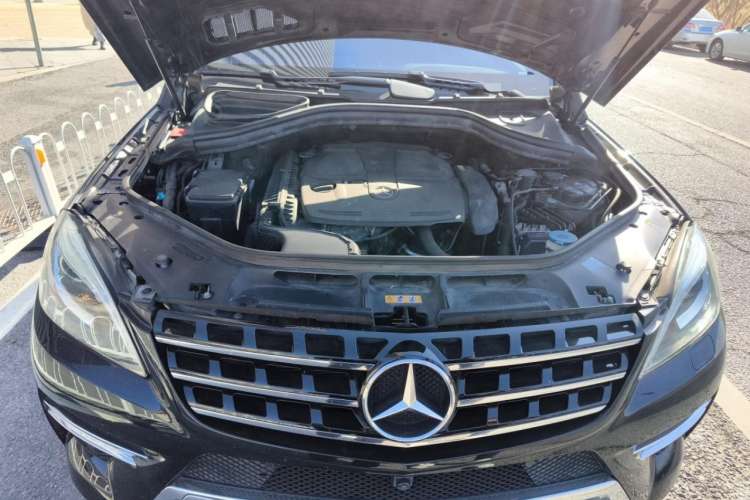 Used Mercedes-Benz M-Class 2012 ML 350 Luxury Edition Engine Bay