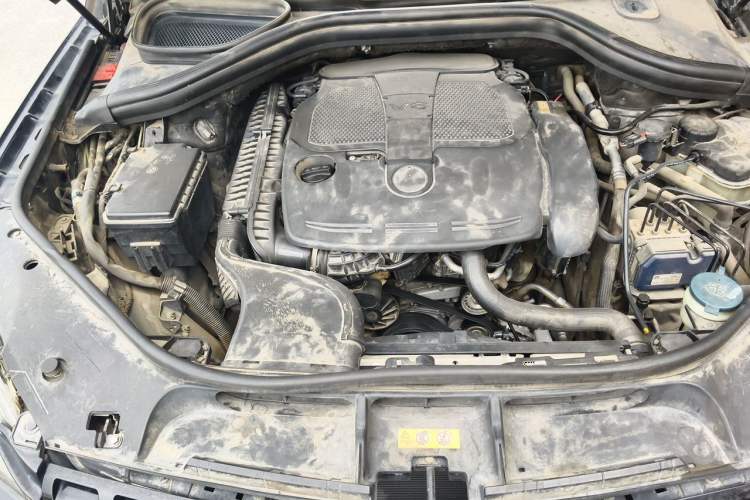 Used Mercedes-Benz M-Class 2012 ML 350 Luxury Edition Engine Bay
