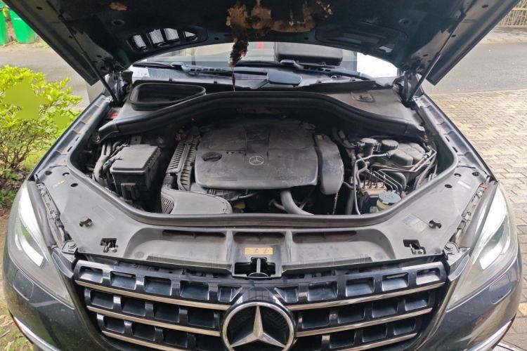 Used Mercedes-Benz M-Class 2012 ML 350 Luxury Edition Engine Bay