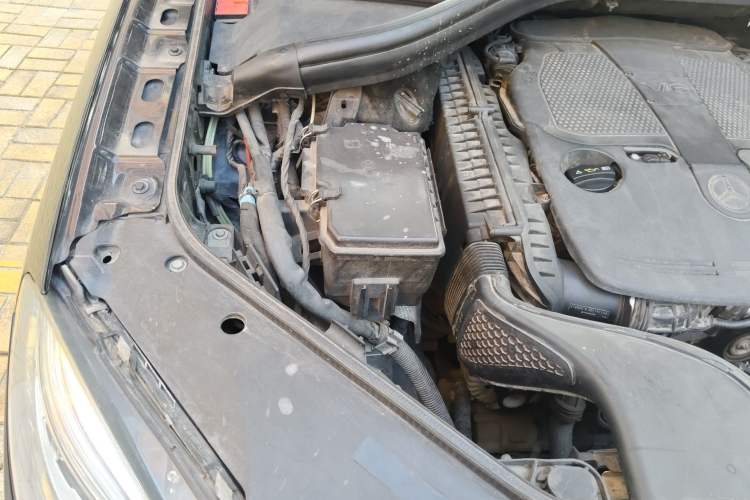 Used Mercedes-Benz M-Class 2012 ML 350 Luxury Edition Engine Bay Right