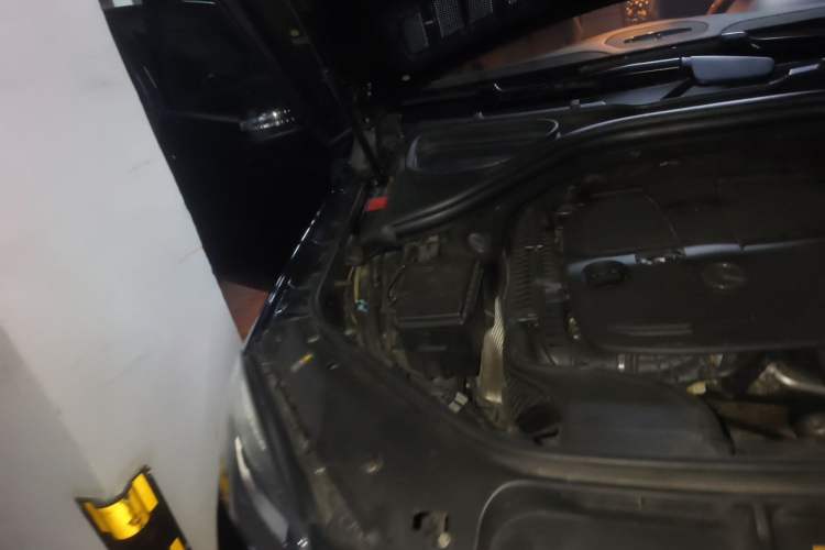Used Mercedes-Benz M-Class 2012 ML 350 Luxury Edition Engine Bay Right