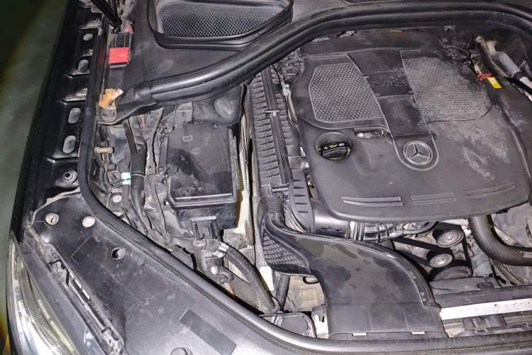 Used Mercedes-Benz M-Class 2012 ML 300 Engine Bay Right