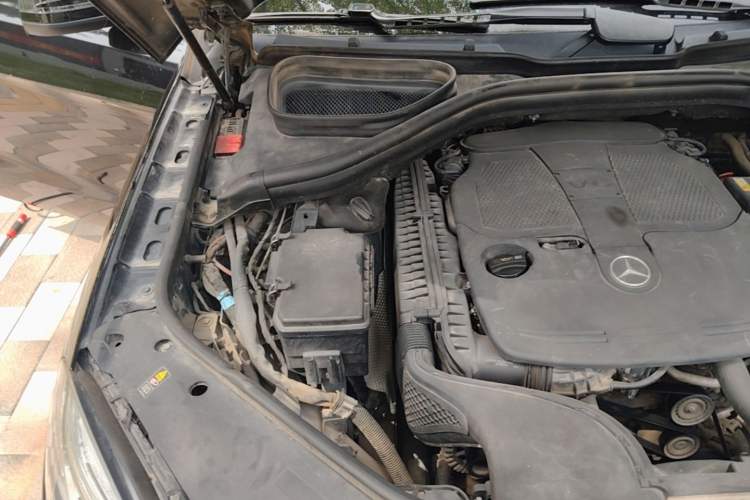 Used Mercedes-Benz M-Class  Engine Bay Right