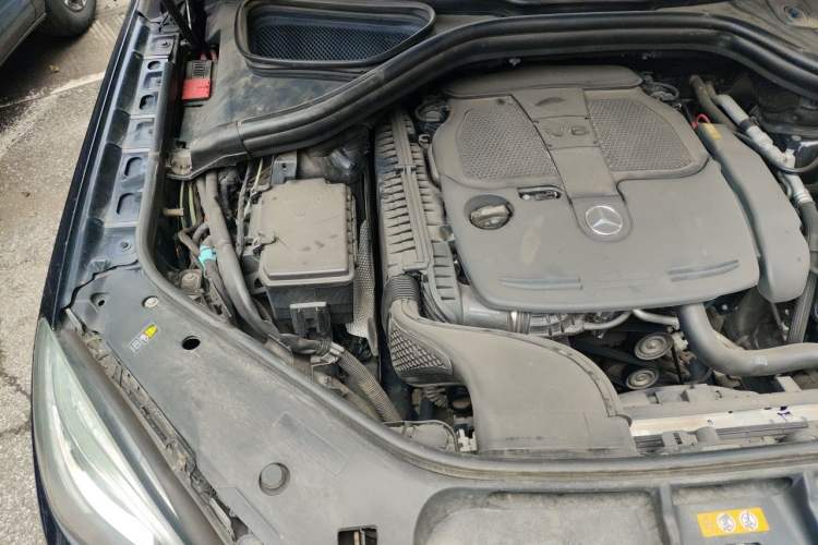 Used Mercedes-Benz M-Class 2012 ML 350 Luxury Edition Engine Bay Right