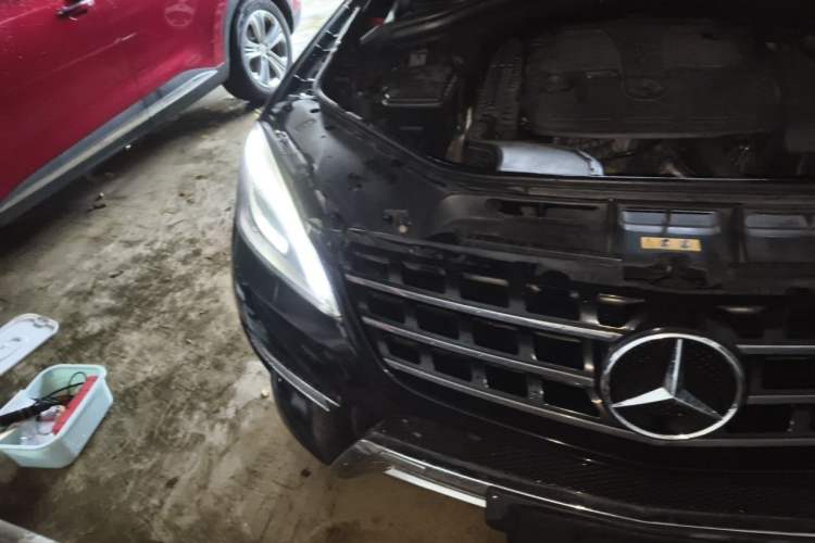 Used Mercedes-Benz M-Class 2012 ML 350 Luxury Edition Engine Bay Right