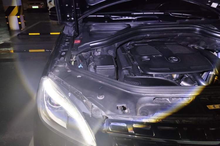 Used Mercedes-Benz M-Class 2012 ML 350 Luxury Edition Engine Bay Right