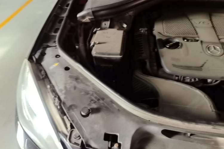 Used Mercedes-Benz M-Class 2012 ML 300 Engine Bay Right