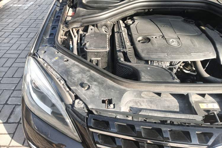 Used Mercedes-Benz M-Class 2012 ML 300 Engine Bay Right