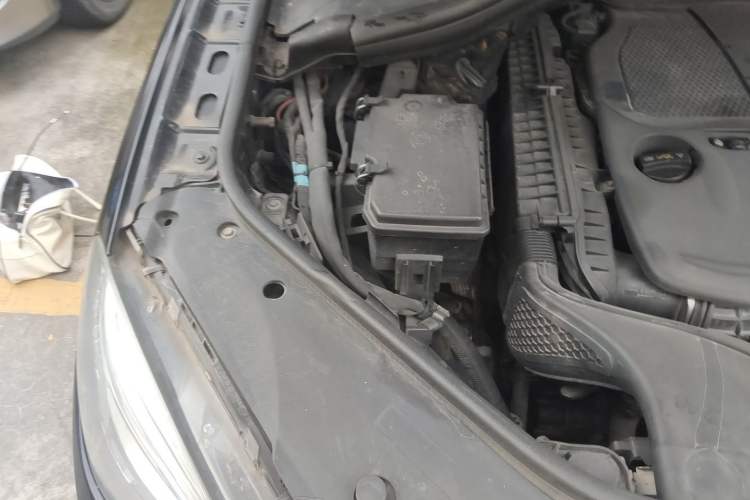 Used Mercedes-Benz M-Class 2012 ML 300 Engine Bay Right