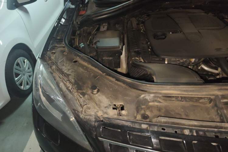 Used Mercedes-Benz M-Class 2012 ML 350 Luxury Edition Engine Bay Right
