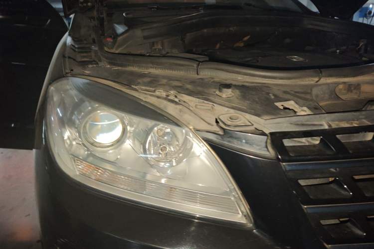 Used Mercedes-Benz M-Class 2012 ML 350 Sport Edition Engine Bay Right