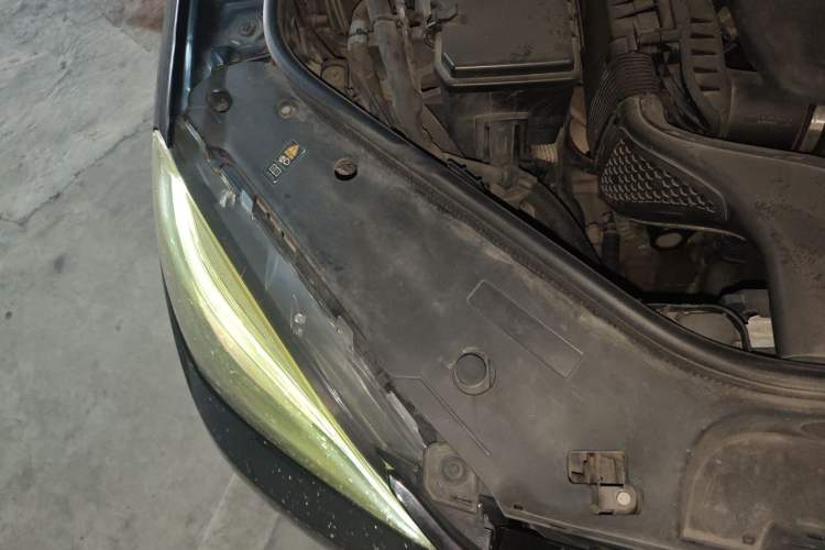 Used Mercedes-Benz M-Class 2012 ML 350 Sport Edition Engine Bay Right