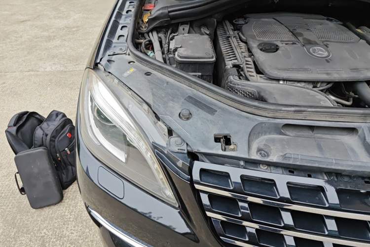 Used Mercedes-Benz M-Class 2012 ML 350 Luxury Edition Engine Bay Right