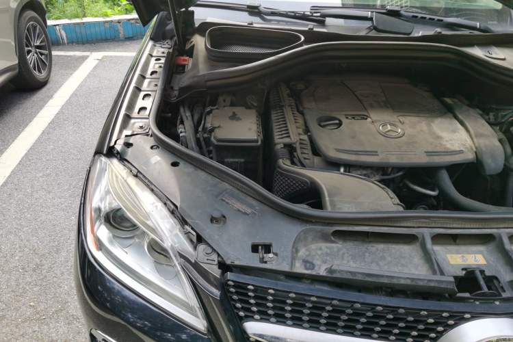 Used Mercedes-Benz M-Class 2012 ML 350 Luxury Edition Engine Bay Right