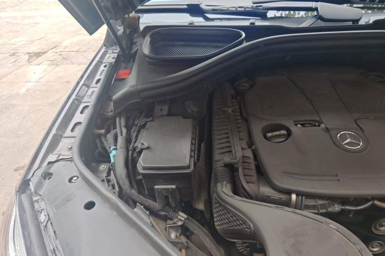 Used Mercedes-Benz M-Class 2012 ML 350 Luxury Edition Engine Bay Right