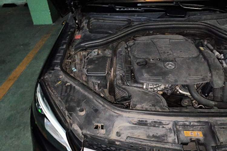 Used Mercedes-Benz M-Class 2012 ML 350 Luxury Edition Engine Bay Right