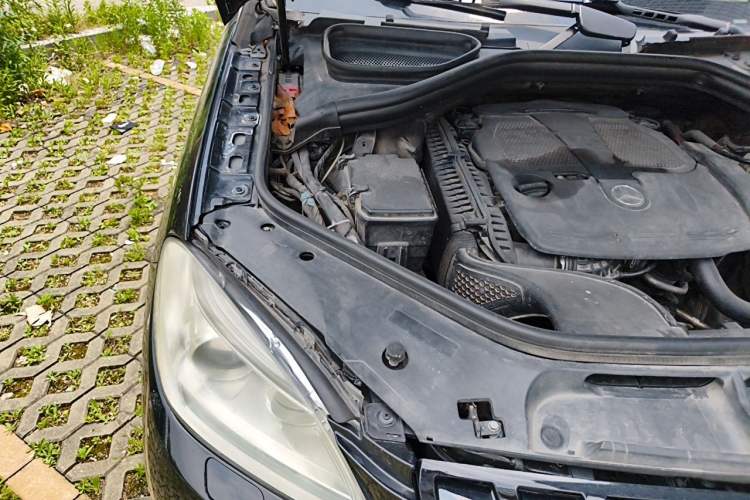 Used Mercedes-Benz M-Class 2012 ML 350 Sport Edition Engine Bay Right