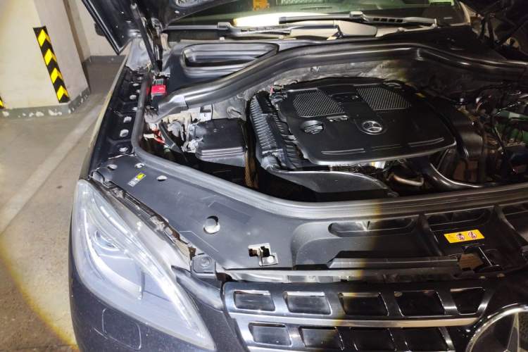 Used Mercedes-Benz M-Class  Engine Bay Right