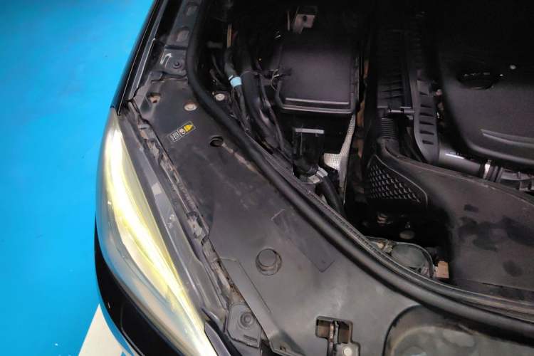 Used Mercedes-Benz M-Class 2012 ML 350 Luxury Edition Engine Bay Right