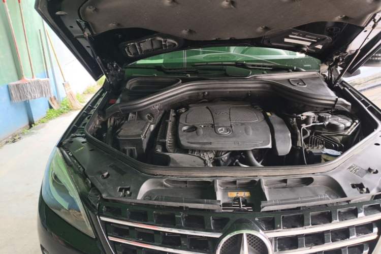 Used Mercedes-Benz M-Class 2012 ML 300 Engine Bay Right