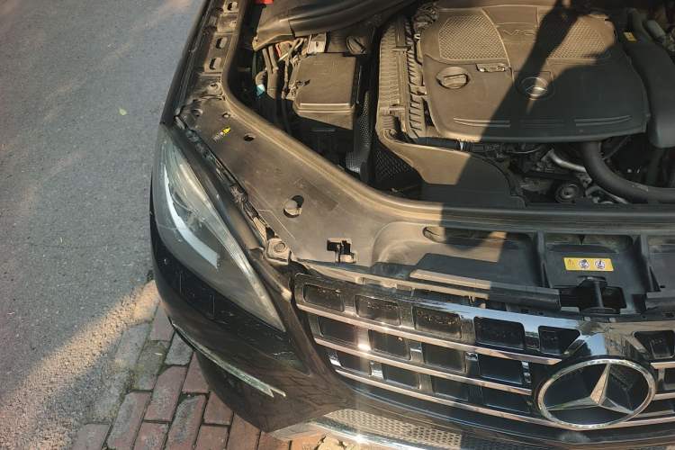 Used Mercedes-Benz M-Class 2012 ML 350 Sport Edition Engine Bay Right