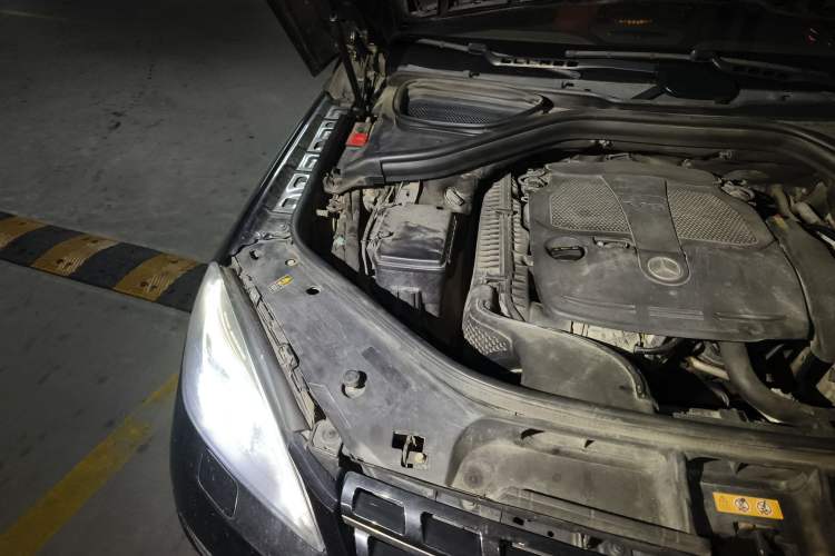Used Mercedes-Benz M-Class 2012 ML 350 Luxury Edition Engine Bay Right