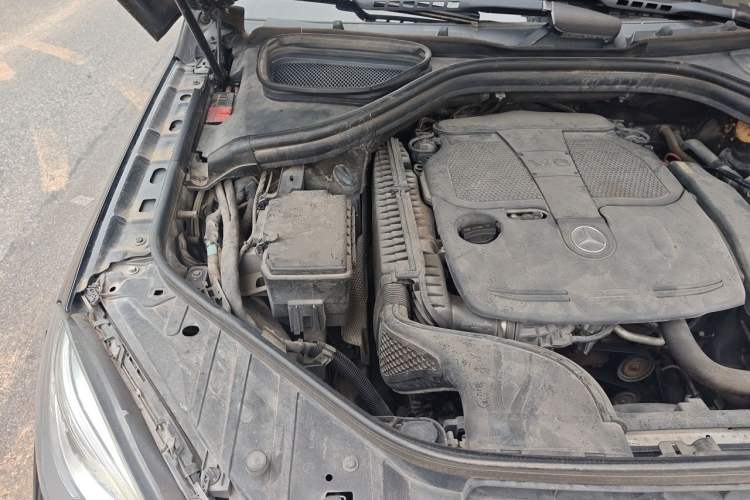 Used Mercedes-Benz M-Class 2012 ML 350 Sport Edition Engine Bay Right
