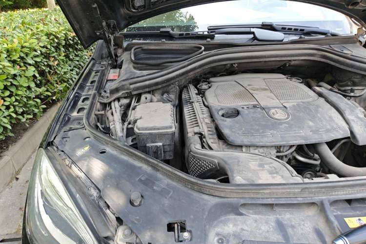 Used Mercedes-Benz M-Class 2012 ML 350 Sport Edition Engine Bay Right