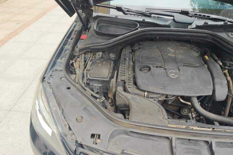 Used Mercedes-Benz M-Class 2012 ML 350 Sport Edition Engine Bay Right